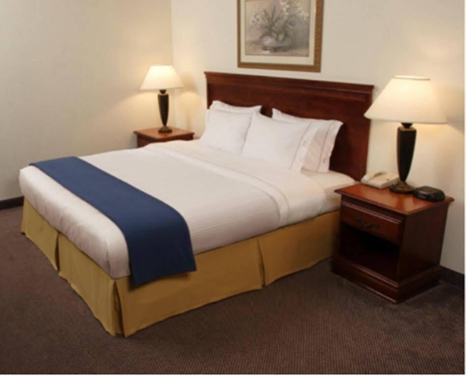 Holiday Inn Express & Suites Jackson/Pearl International Airport Buitenkant foto